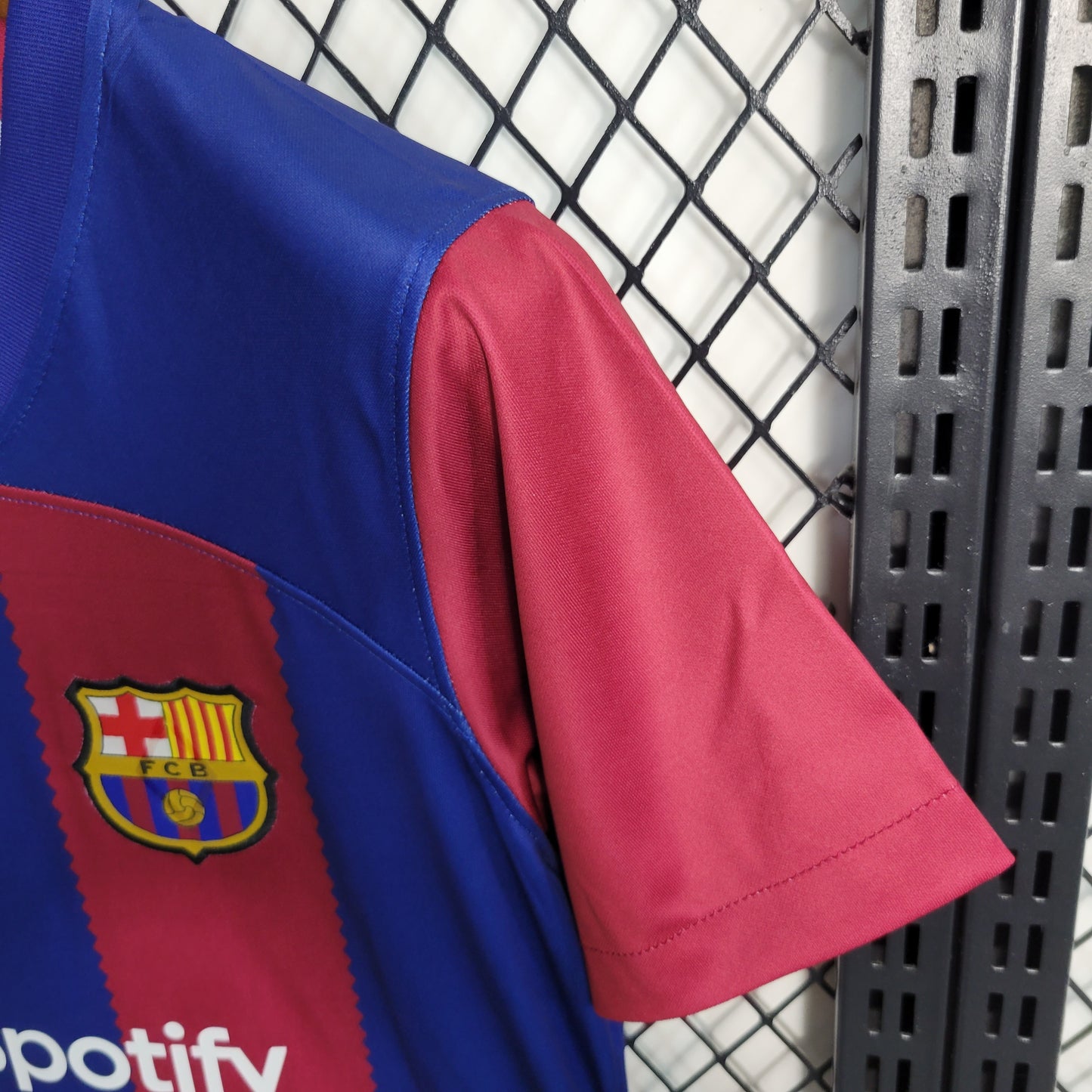 Camisa Barcelona 1 - Feminina - 2023/24