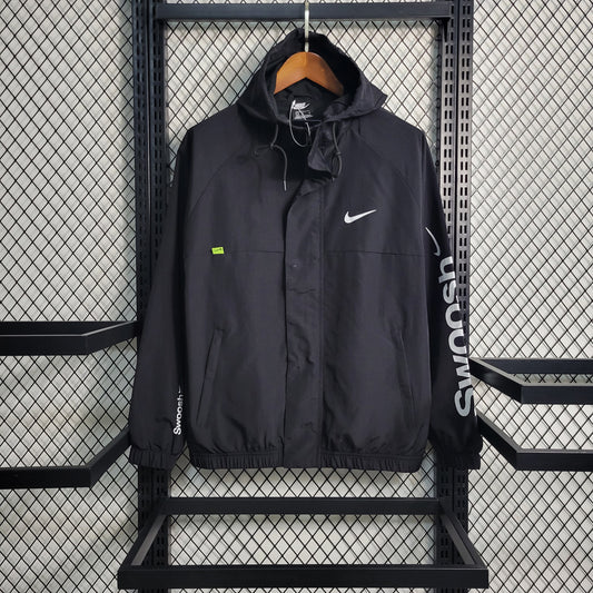 Jaqueta Corta-Vento Nike - Preto Swoosh