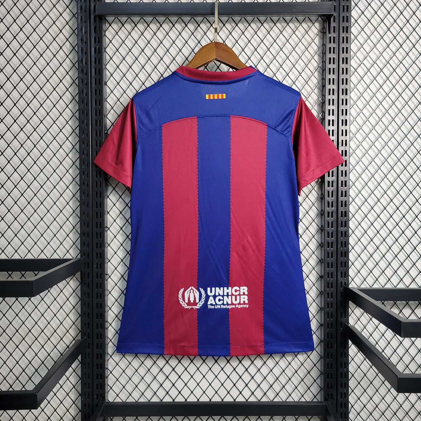 Camisa Barcelona 1 - Feminina - 2023/24