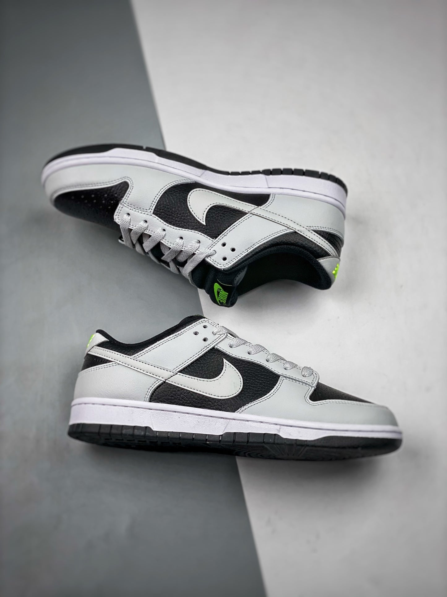 Dunk Low Reverse Panda Volt