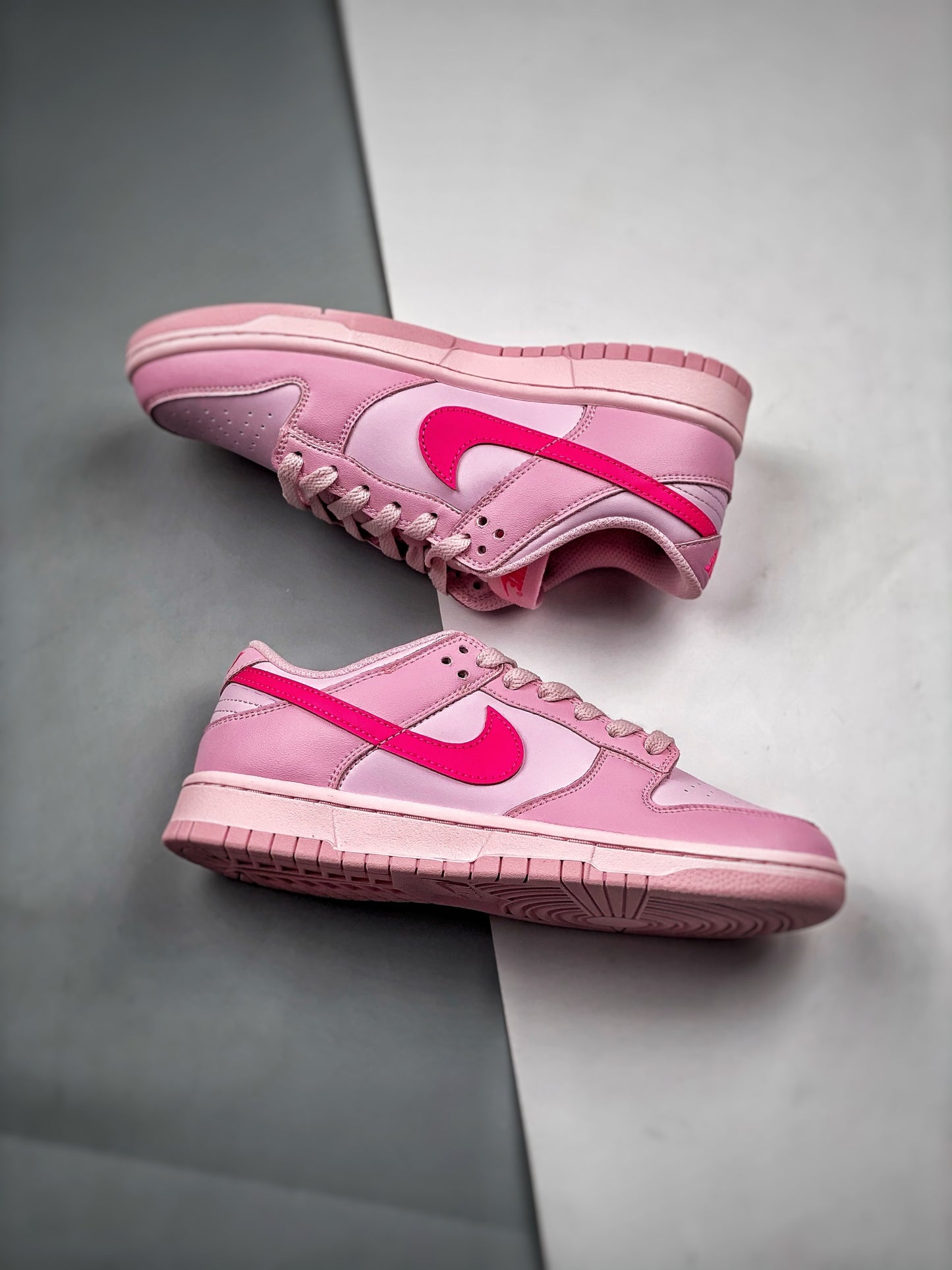 Nike Dunk Low GS Triple Pink - Feminino