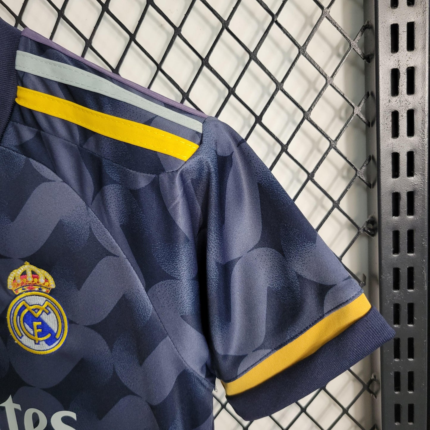 Kit Infantil Real Madrid 2 - 2023/24