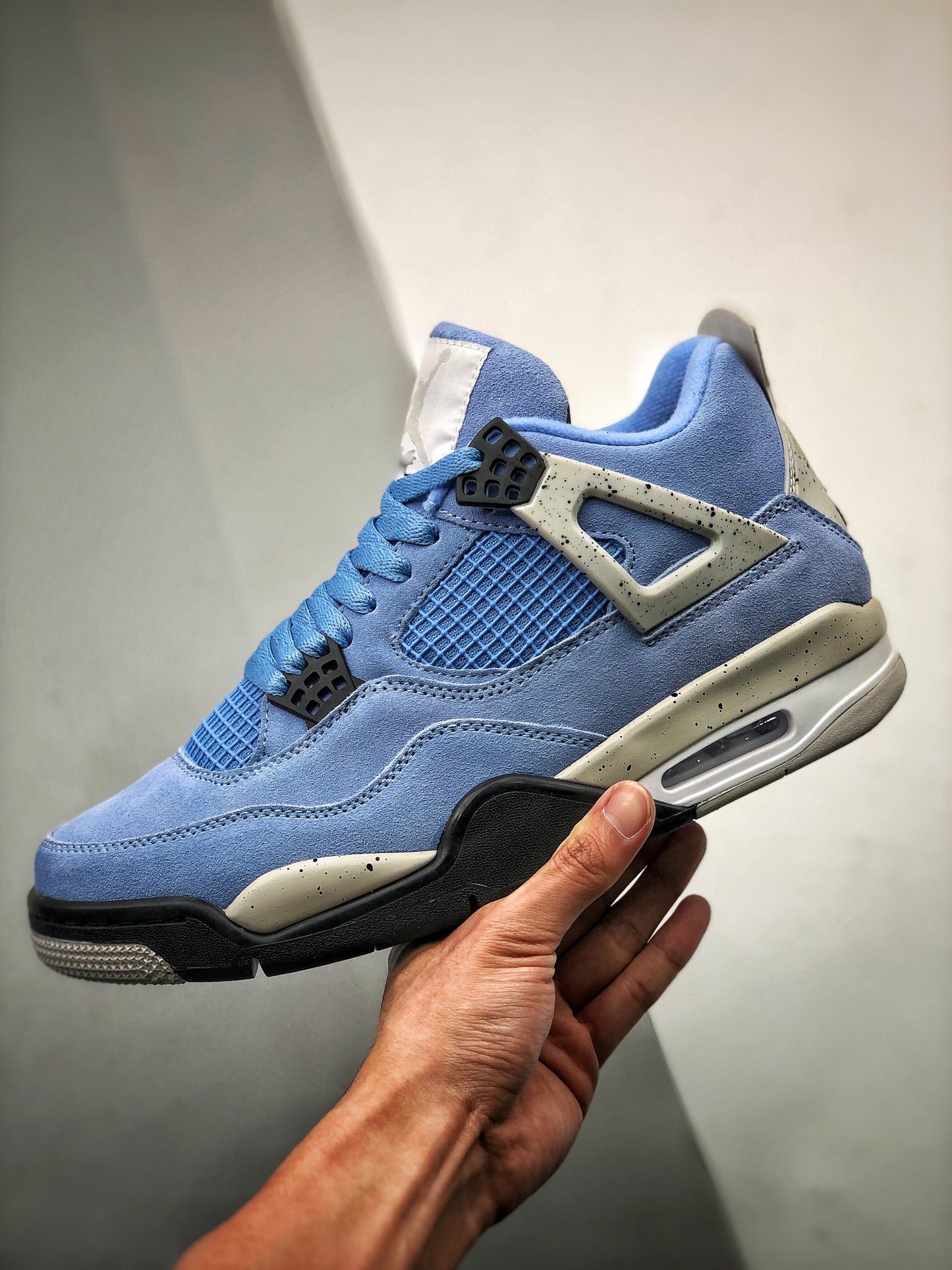 Air Jordan 4 Retro "University Blue"