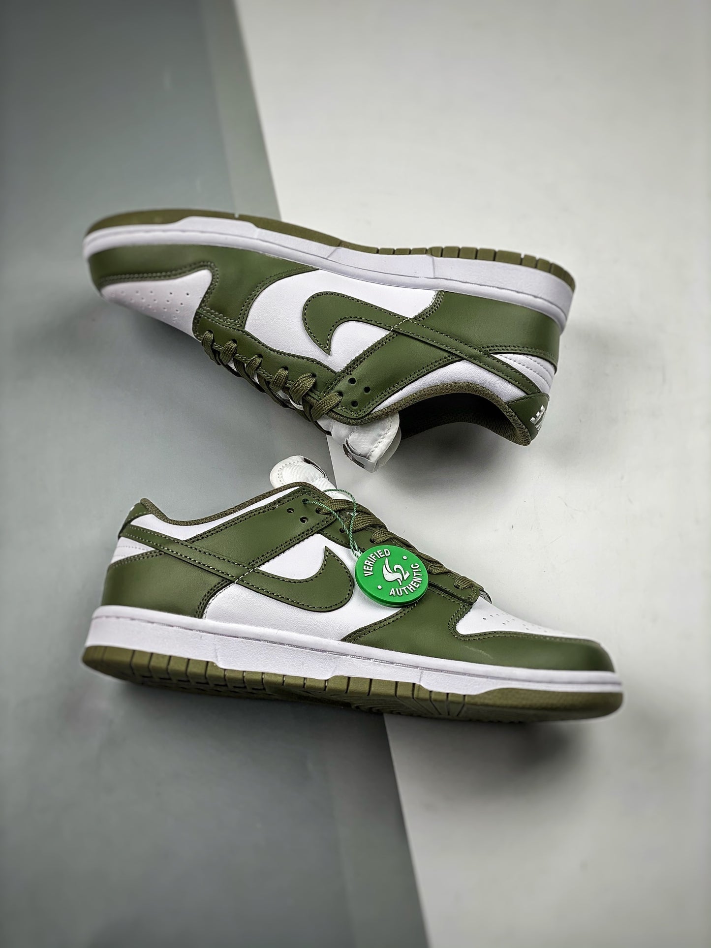 Nike Dunk Low "Medium Olive"