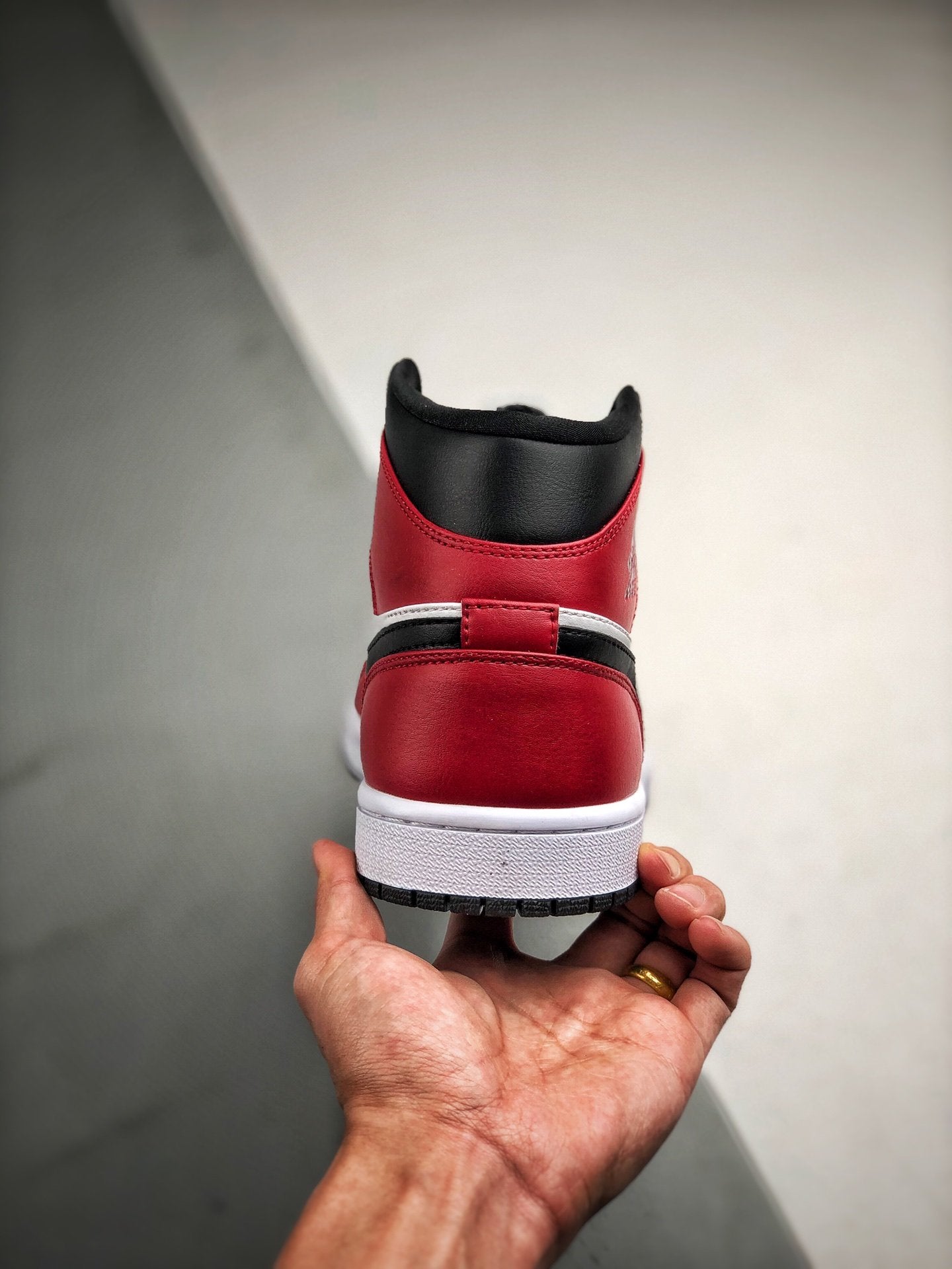 Air Jordan 1 Retro Mid "Chicago Black Toe"