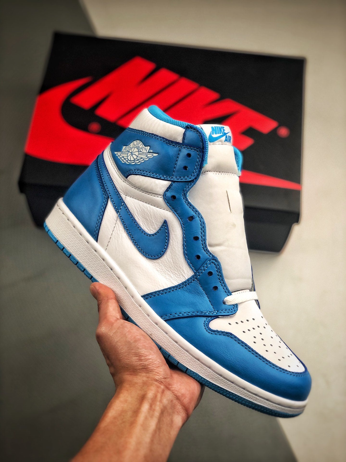 Air Jordan 1 Retro High "UNC"