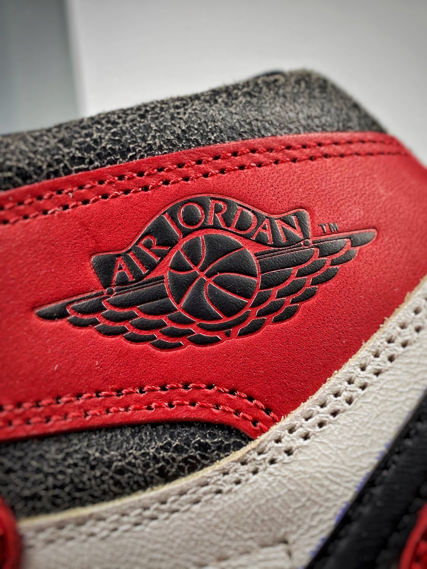 Air Jordan 1 - Retro High OG Chicago "Lost and Found"