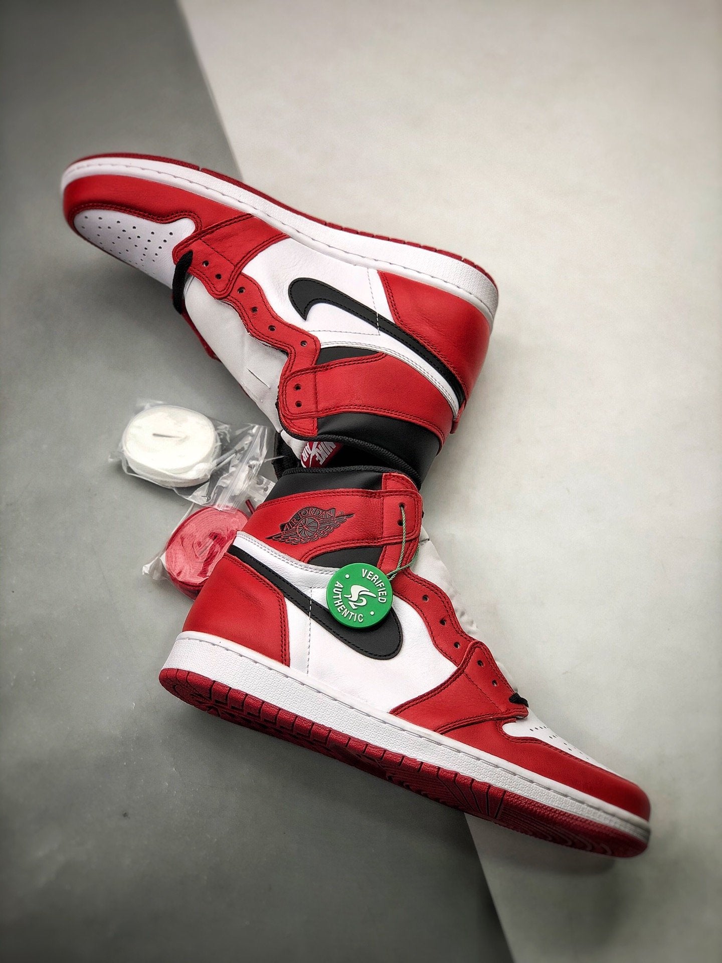 Air Jordan 1 Retro High “Chicago”