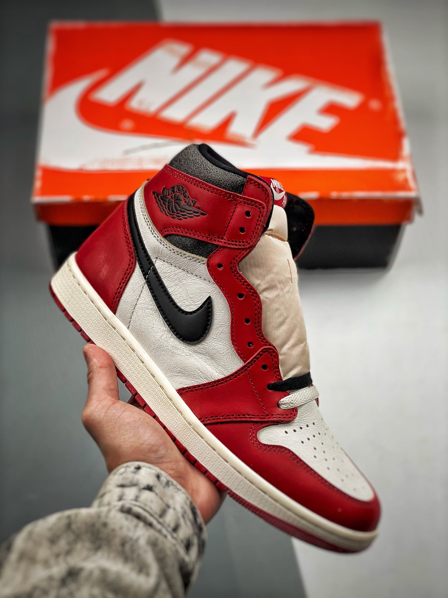 Air Jordan 1 - Retro High OG Chicago "Lost and Found"