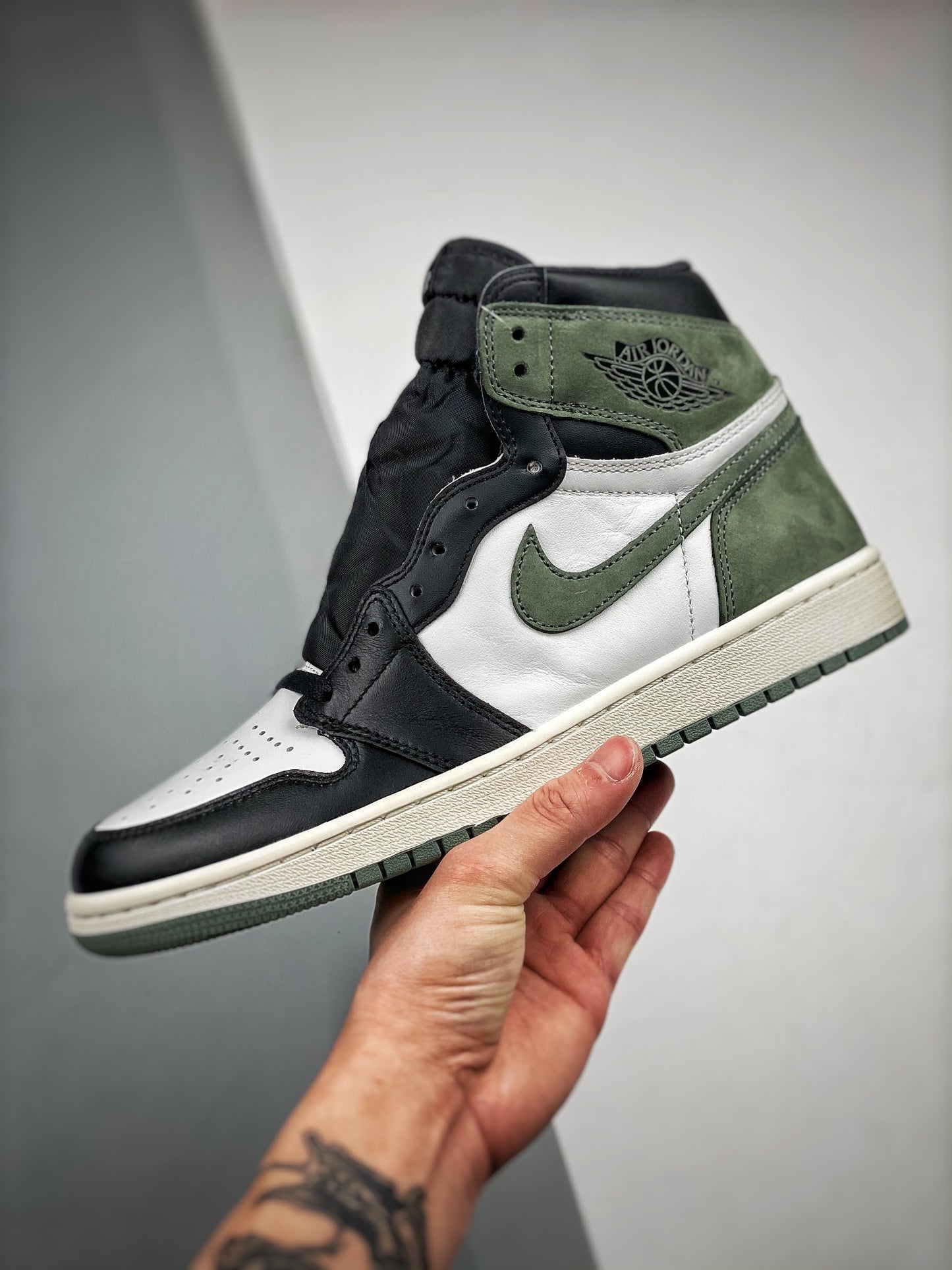 Air Jordan 1 Retro High "Clay Green"