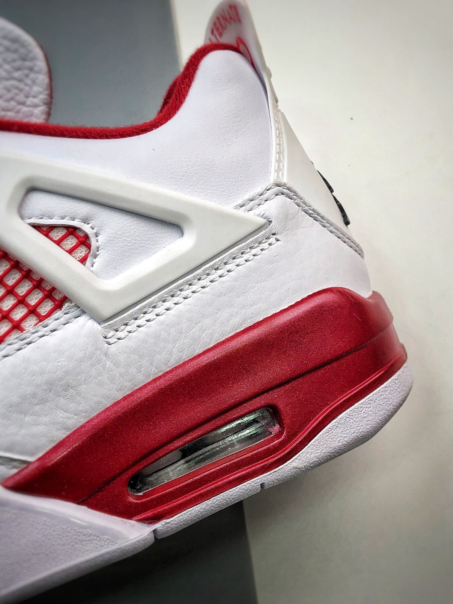 Air Jordan 4 "Retro Alternate"