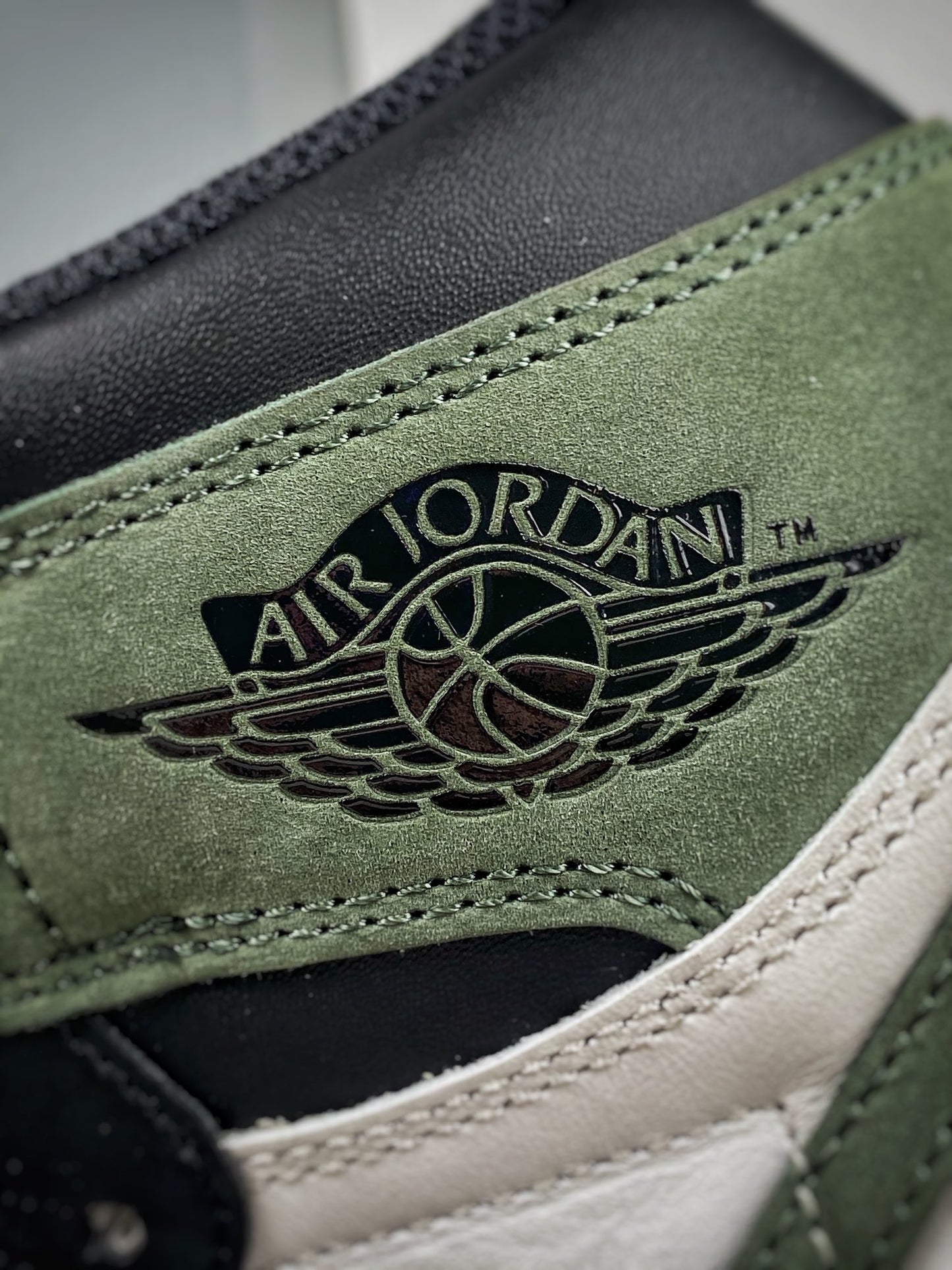 Air Jordan 1 Retro High "Clay Green"