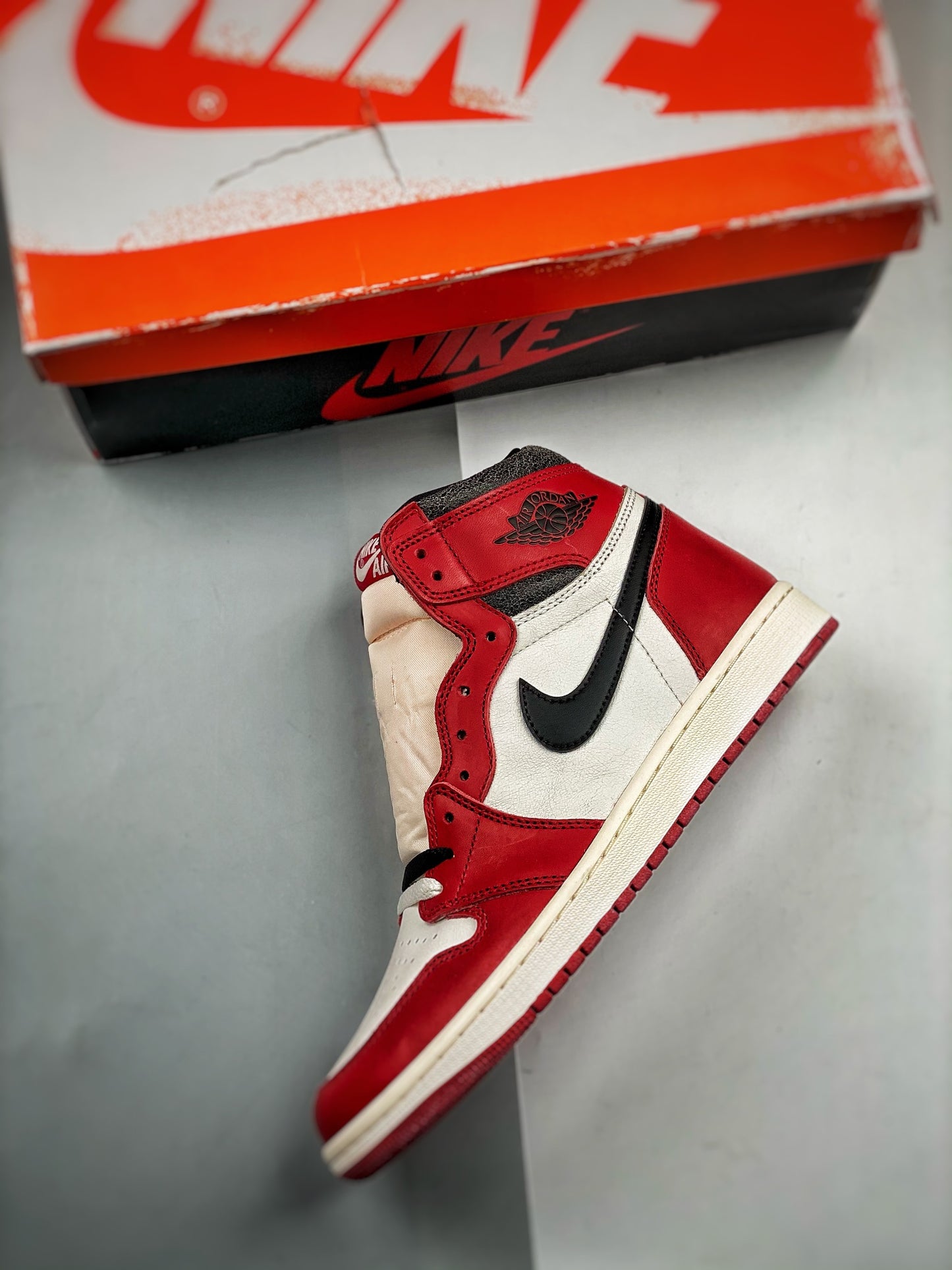 Air Jordan 1 - Retro High OG Chicago "Lost and Found"