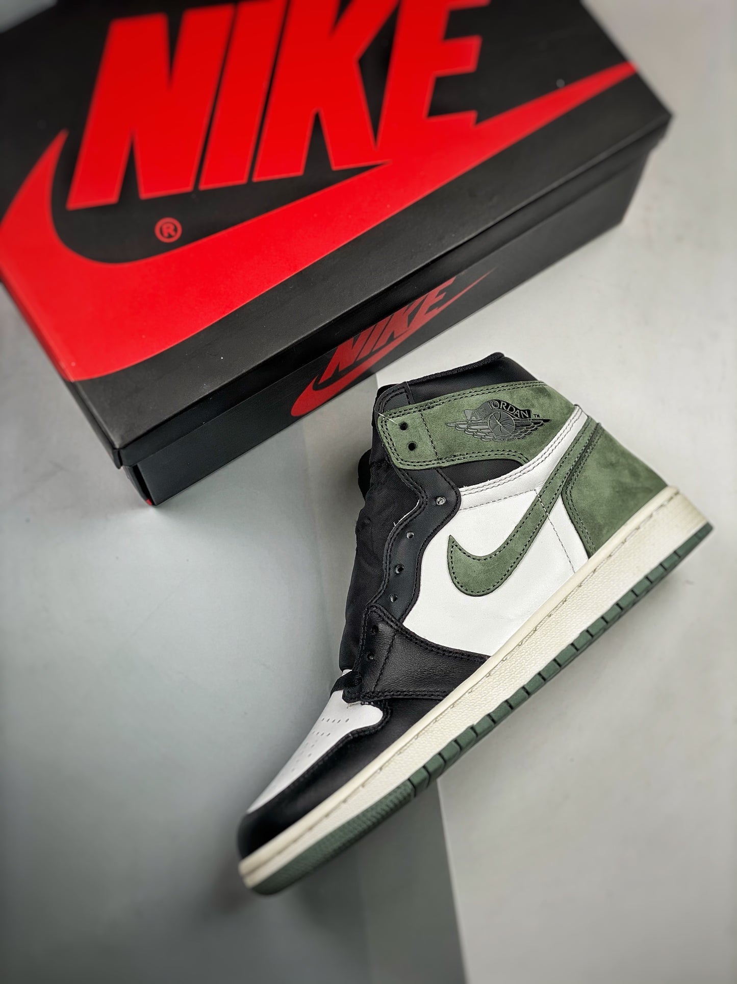 Air Jordan 1 Retro High "Clay Green"