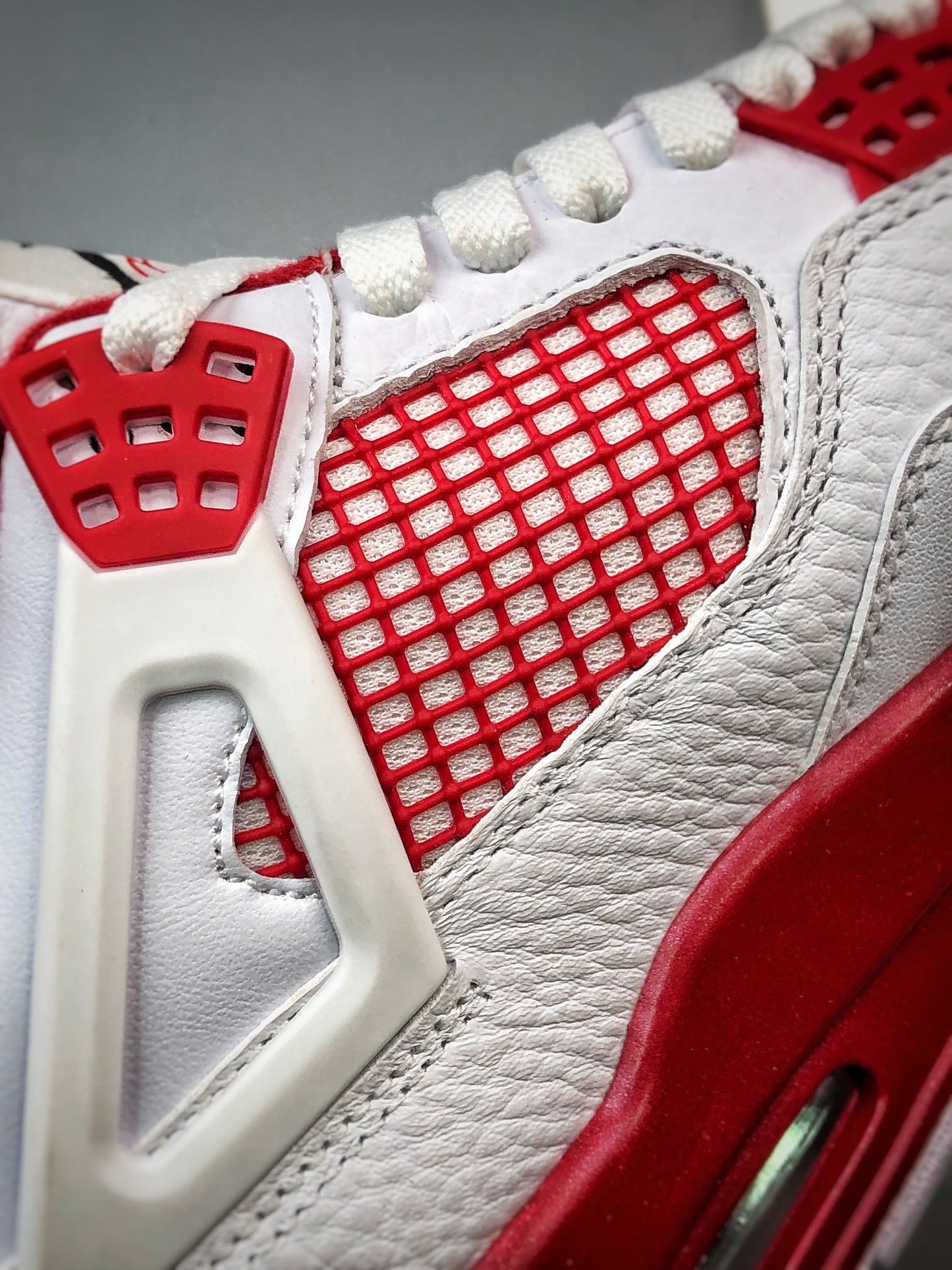 Air Jordan 4 "Retro Alternate"