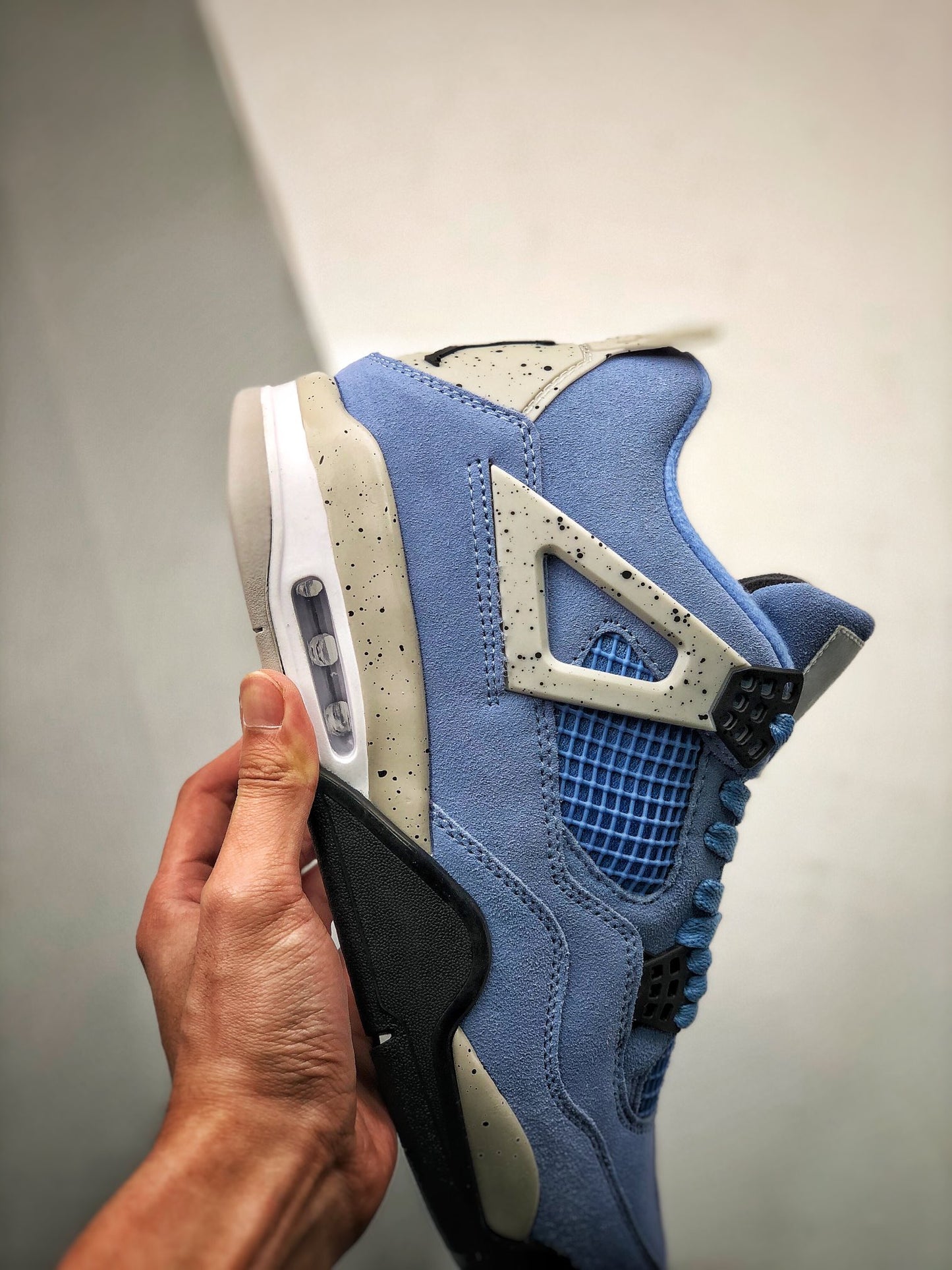 Air Jordan 4 Retro "University Blue"