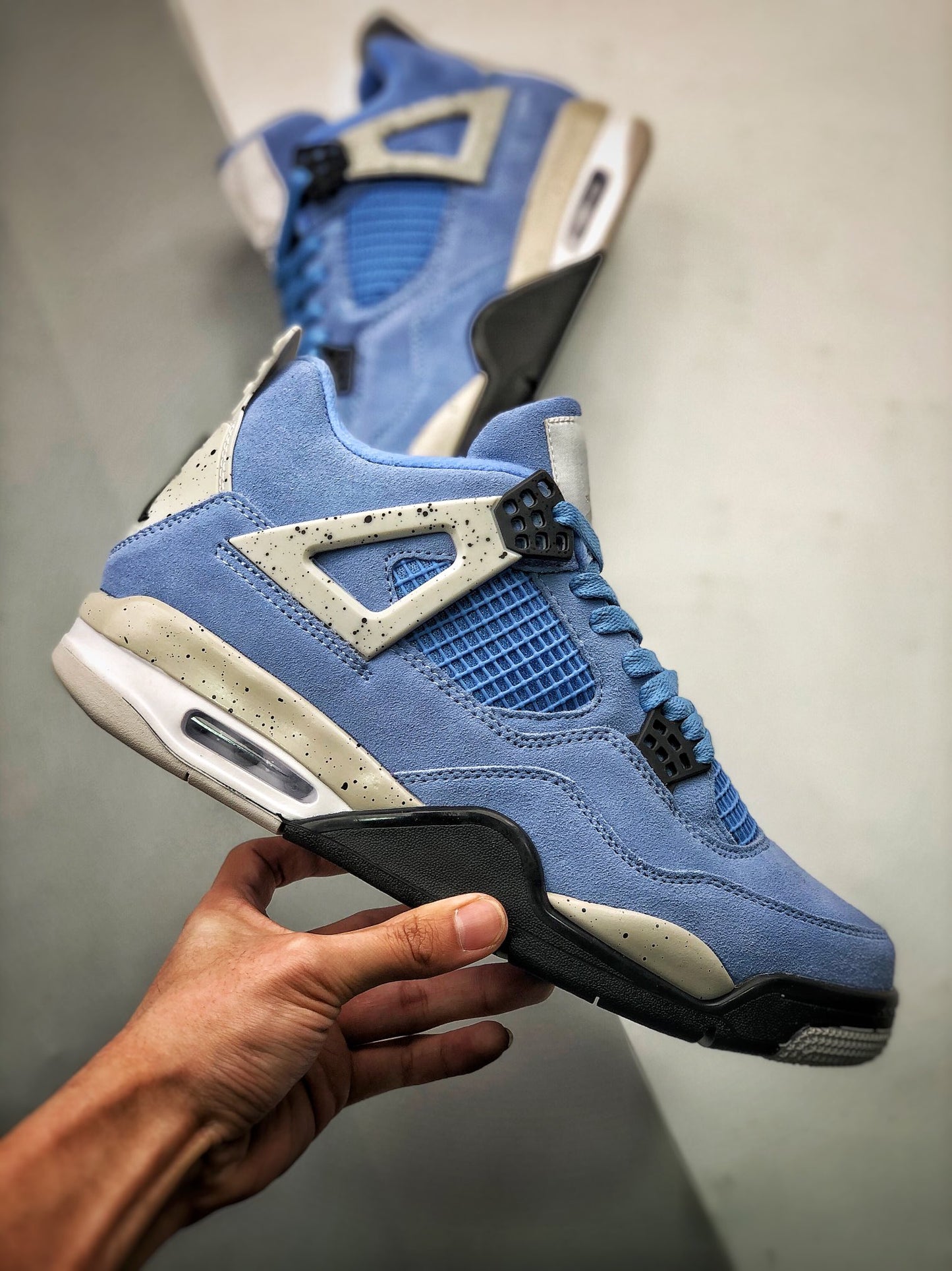 Air Jordan 4 Retro "University Blue"