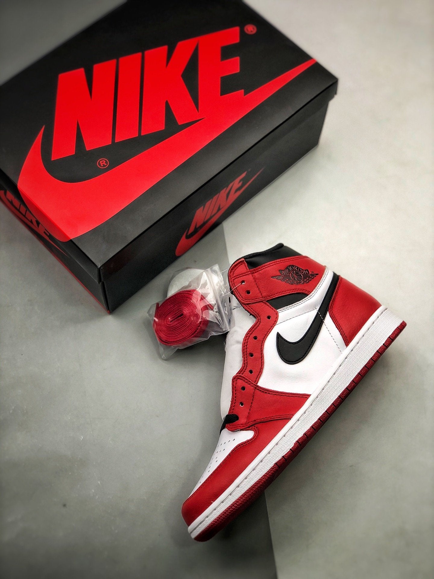 Air Jordan 1 Retro High “Chicago”