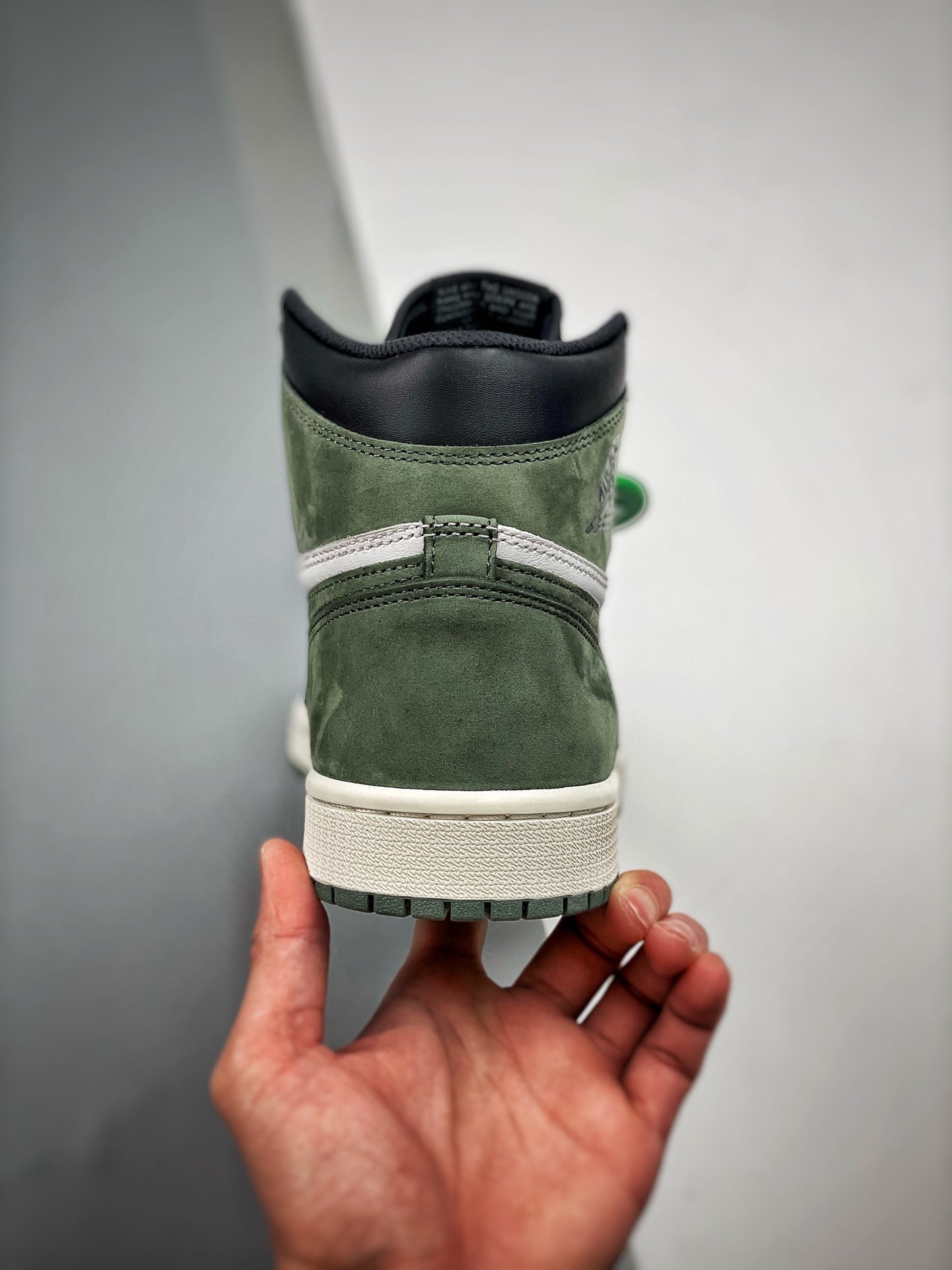 Air Jordan 1 Retro High "Clay Green"