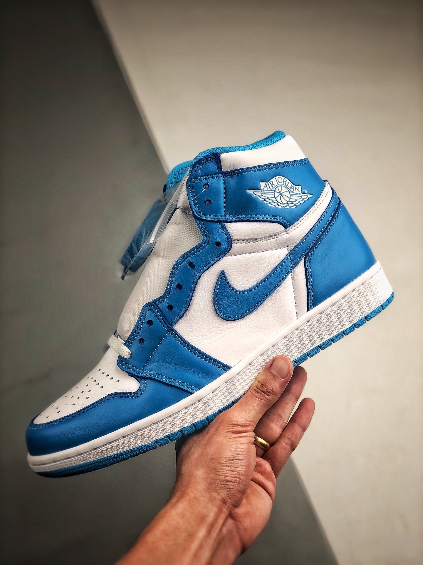 Air Jordan 1 Retro High "UNC"